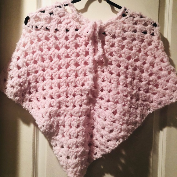 Girls Light Pink Poncho size 6-10 Years Hand Crochet - Picture 1 of 4